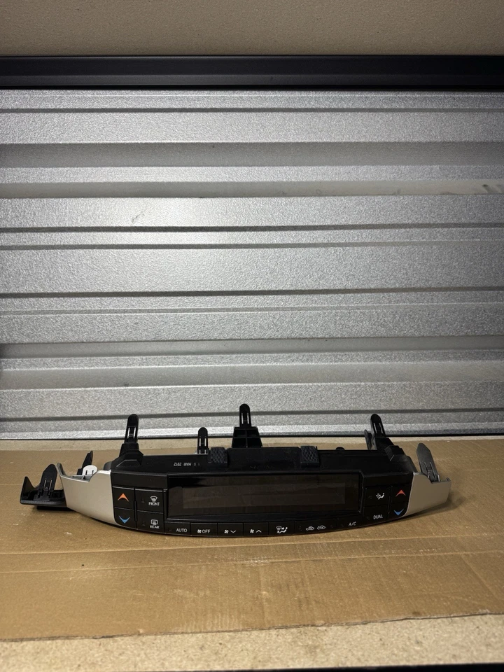 2011-2017 LEXUS CT200H AC HEATER TEMPERATURE CLIMATE CONTROL PANEL OEM - Image 1 of 4
