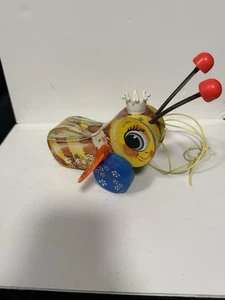 Vintage Fisher Price Queen Buzzy Bee #444 - 1962 - Picture 1 of 6