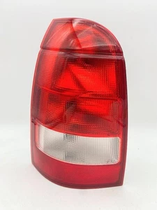 Luz trasera lateral del conductor Saturn LW LW300 LW200 2003 2004 vagón OEM - Imagen 1 de 5