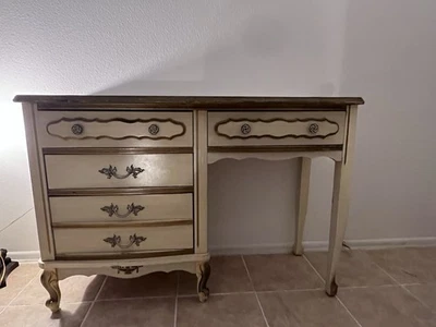 Escritorio para niños provinciales franceses Bonnet de Sears Foto 1 de 4