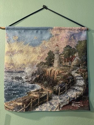 Tapiz colgante de pared Thomas Kinkade faro luz de paz 27 x 27 pulgadas. Foto 1 de 4