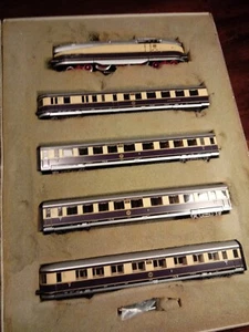 Rivarossi HO (a/c) Henschel-Wegmann-Zug treno completo BR 61 001 + 4 vagoni - Foto 1 di 9