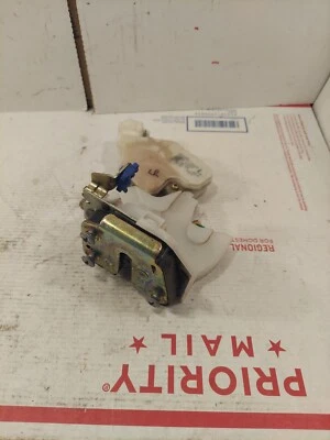 Cerradura puerta trasera izquierda Nissan Xterra 2000-2004 con actuador OEM Foto 1 de 4