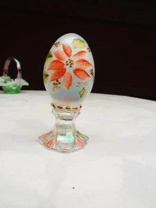 Fenton, Limited Edition Egg, Poinsettia, HP Kelly Riley - Bild 1 von 5