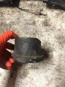 1992-1995 Kawasaki 750 Ss Xi REAR VENT HULL RUBBER - Picture 1 of 6
