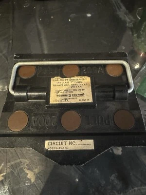 SQD FTL3200 Fusible PullOut Switch 200 Amp Fuses  included  Same Day Shipping. - Image 1 of 4