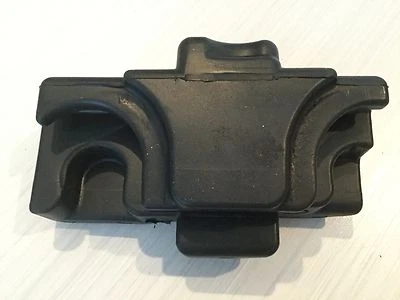 2006 SUZUKI 115HP UPPER THRUST MOUNT 54125-90J10 90HP -140HP - Image 1 of 4