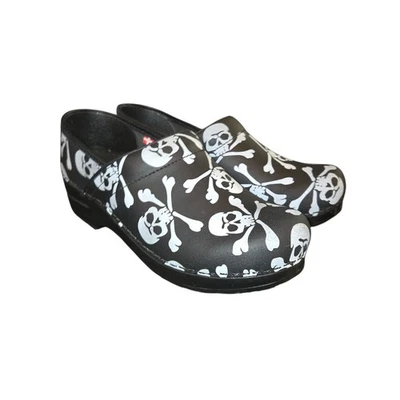 Sanita Black White Skull & Crossbones Professional Comfort Clogs Size EU 39/US 8 - Image 1 of 4