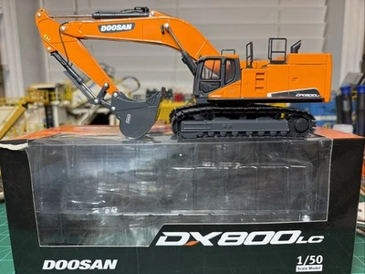 Doosan DX800LC гусеничный экскаватор масштаб 1/50 литая модель новая коробка - Изображение 1 из 4