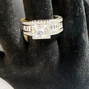 Neu ohne Etikett S925 Silber Prinzessschliff Heiligenschein Ring mit klaren Steinen, Größe 8 - Bild 1 von 7