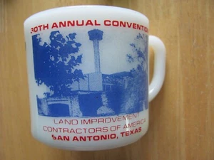 Taza de café de vidrio de leche 1981 San Antonio TX Lica mejoras de tierras contratistas granja - Imagen 1 de 5