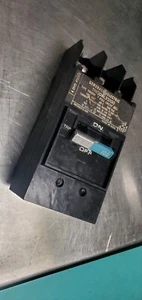 PERFECTO G.E. INTERRUPTOR AUTOMÁTICO ENCHUFABLE CAT# THQDBL32100 100A, 3P, 240V - Imagen 1 de 4