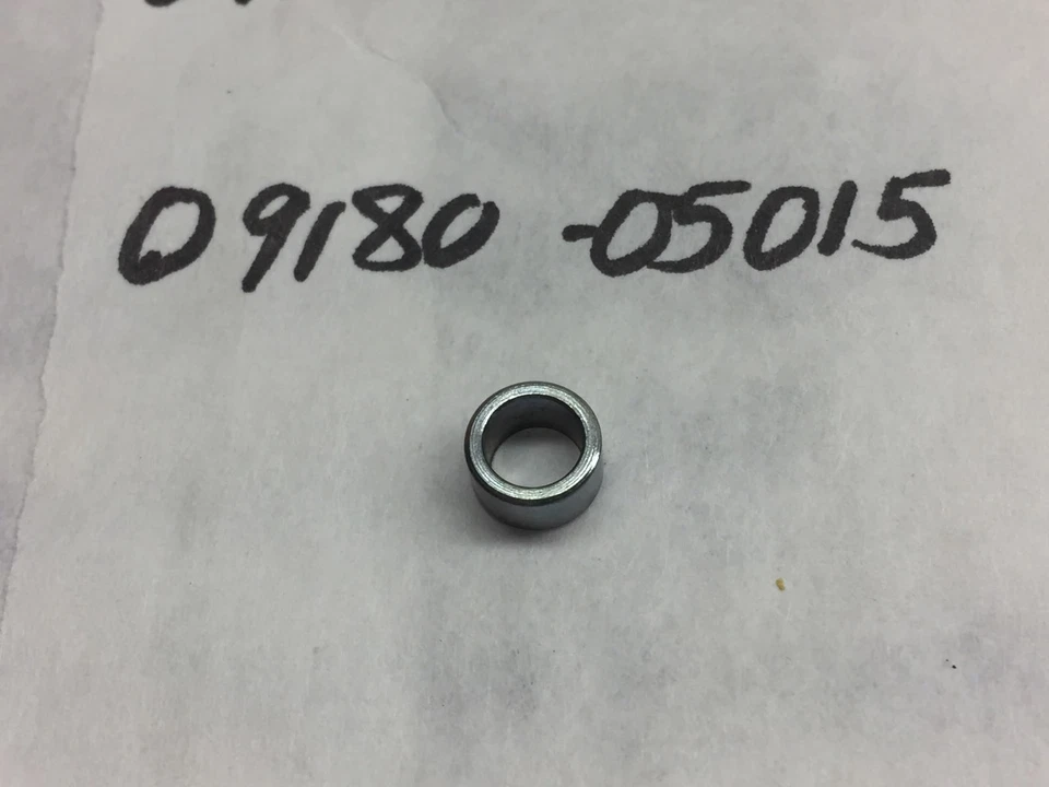 Nuevo espaciador OEM Suzuki RM125 RM465 DR500 PE175 PE400 RS250 TS250 09180-05015  Foto 1 de 1