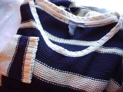 Suéter Quinn Top Talla Pequeña Azul Marino Crema Rayas Alta Baja Manga Larga Elastizado Foto 1 de 4