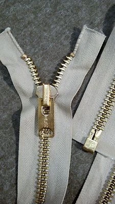 Винтажный 1970-х годов «TALON» молнии #10 разделяя металл = 22,75» латуни/lt.bge.1-5/8» X-WD хлопок - Изображение 1 из 2
