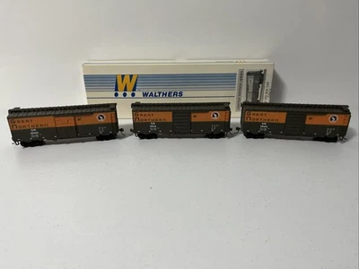 Walthers 932-9074 - 40’ PSI Box Car 3-Pack - Great Northern #39400, 39404, 39412 - Image 1 of 4