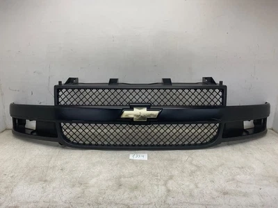 2003 2004 2005 2006 2007-2017 Chevrolet Express Front Grille/Grill W/Emblem OEM - Image 1 of 4