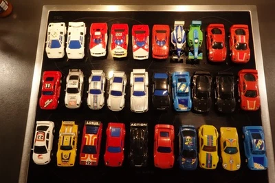 Artin, Racy 1:43 Rennbahnautos 30 Stück + Einzelteile = Riesenkonvolut - Bild 1 von 4