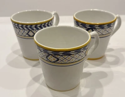 Juego de 3 tazas Mesa International de colección pintadas a mano Portugal. Borde amarillo azul Foto 1 de 4