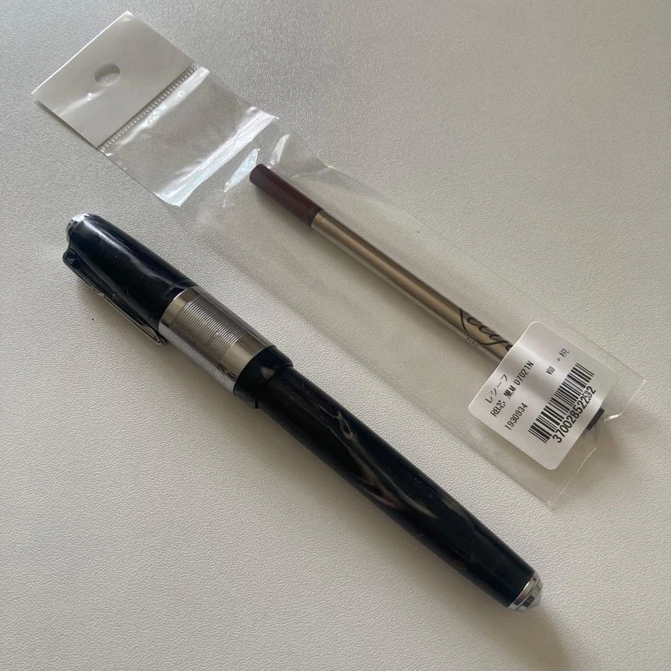 Bolígrafo Recife Bolígrafo Negro y Repuesto Foto 1 de 4