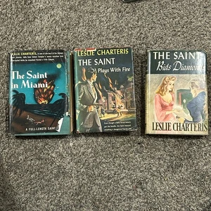 THE SAINT PLAYS WITH FIRE In Miami Bids Diamonds Leslie Charteris 1942 HC/DJ - Bild 1 von 15