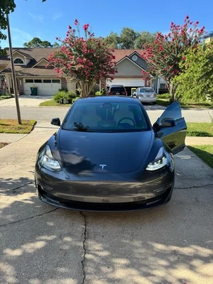 Tesla Model 3 2021  Foto 1 de 4