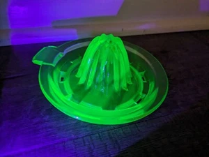 Vintage URANIUM GLASS Lemon Juicer Cup Plate 5" - Picture 1 of 8