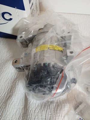 New in the Box UAC VS14 AC COMPRESSOR for Hyundai / Kia PART NO. CO 29074C - Image 1 of 4