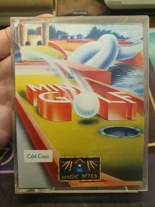 MINI GOLF X COMMODORE 64 GIOCO ORIGINALE CASSETTA C64 GAME MAGIC BYTES - Afbeelding 1 van 6
