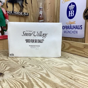 DEPT 56 ~ Snow Village ~ Birkenpiste Ski Chalet #54882 mit Karton ~ NICHT MEHR ERHÄLTLICH ~ EUC!!~ohne Kordel - Bild 1 von 8