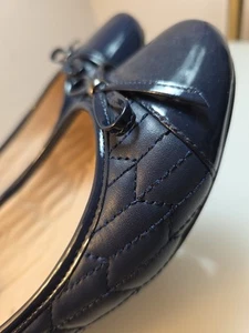 Jones Bootmaker Women's Ballet Pumps Size 5 Navy Patent Leather Bows - Picture 1 of 24