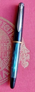 VINTAGE UNKNOWN FOUNTAIN PEN, GREEN MARBLE EFFECT Piston Filler Is Working - Picture 1 of 10