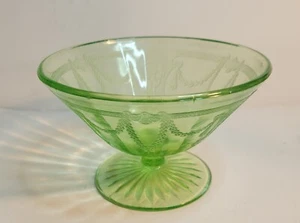Green Uranium Anchor Hocking Cameo Ballerina Mayo Pedestal Dish - Picture 1 of 8