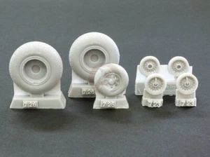 Plus Model 1/72 Wheels for B-24 Liberator (Late, Diamond Pattern) (3 Wh.) AL7068 - Bild 1 von 1