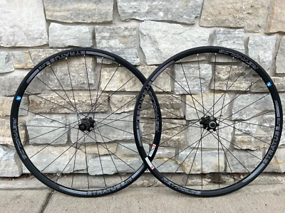 Juego de ruedas de bicicleta de carretera con freno de disco Reynolds Stratus Elite 700c Foto 1 de 4