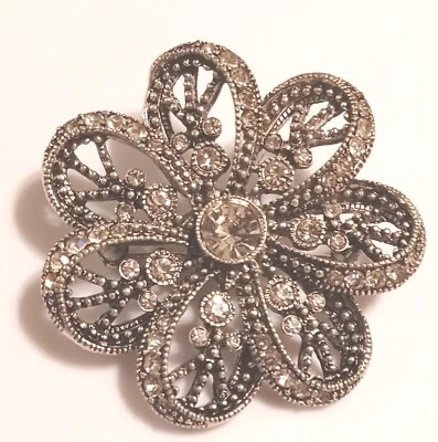 Broche prendedor de flores Premier Designs brillantes diamantes de imitación de cristal transparente tono plateado Foto 1 de 4