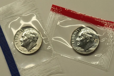 1998 P & D Uncirculated Roosevelt Dimes in Mint Cello, Free Shipping Cover