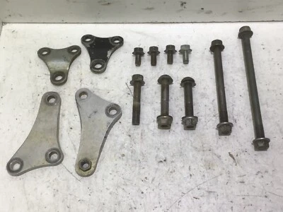 2004 04 YAMAHA YZ450F YZ 450 YZ450 F - ДВИГАТЕЛЬ КРЕПЛЕНИЯ БОЛТЫ КРОНШТЕЙНЫ ВКЛАДКИ  - Изображение 1 из 4