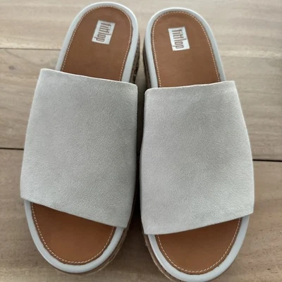 FitFlop 女式 8 码 Eloise Espadrille 麂皮绒楔形拖鞋厚底灰色 — 第 1/4 张图片
