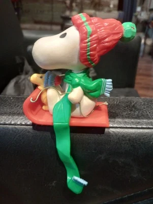 Soporte para medias de Navidad Hallmark Snoopy & Wood Stock Foto 1 de 2