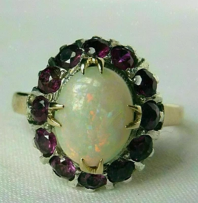 Anillo de compromiso ovalado de 3 quilates con halo de rubí y ópalo natural de fuego de oro amarillo de 14 quilates pálido Foto 1 de 4