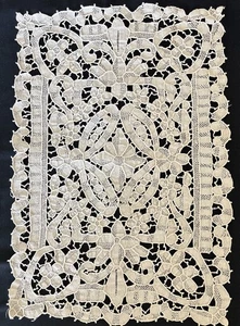 Schönes Vintage Beige Pointe de Venise Spitze Tischset 10,5 x 15" Sehr guter Zustand - Bild 1 von 9
