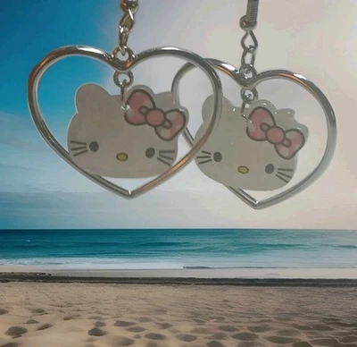 Pendientes Corazón Plata Hello Kitty, Colgantes Acrílico HK En El Medio Súper Lindos Foto 1 de 4