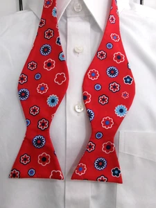 CRAVATTE FELICI 🔥 PAPILLON ROSSO, BLU E BIANCO STAMPA FLOREALE / SETA / - Foto 1 di 4