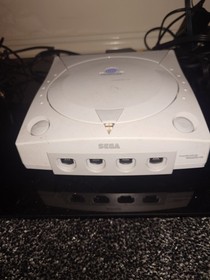 Sega Dreamcast Console Bundle x2 Controllers,3 Games, VMU, Keyboard, Power Cable