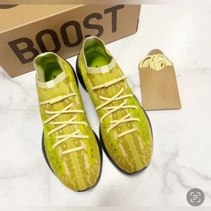 Adidas Yeezy Boost 380 taglia 12 in Hylte Glow NUOVE! - Foto 1 di 9