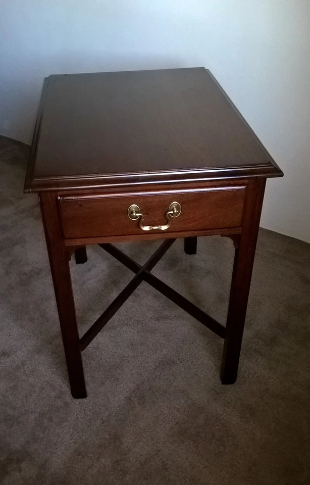 Mesa auxiliar Link Taylor Young Hinkle Accent reliquia muebles de madera maciza de caoba Foto 1 de 4