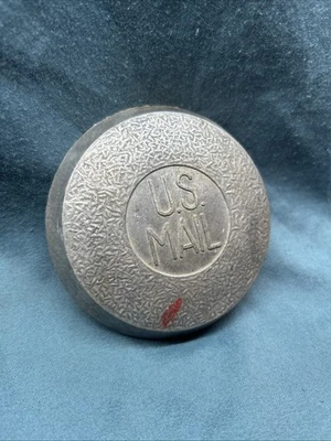 Tapacubos de rueda de correo de Estados Unidos vintage con pedales de metal Foto 1 de 3