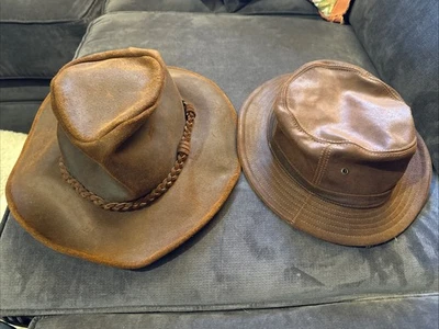 Dos sombreros de cuero Minnetonka grandes Foto 1 de 4