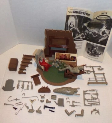 Luces Polares Los Munsters Algunas Piezas Construidas y Pintadas Kit Nº 5013 Foto 1 de 4